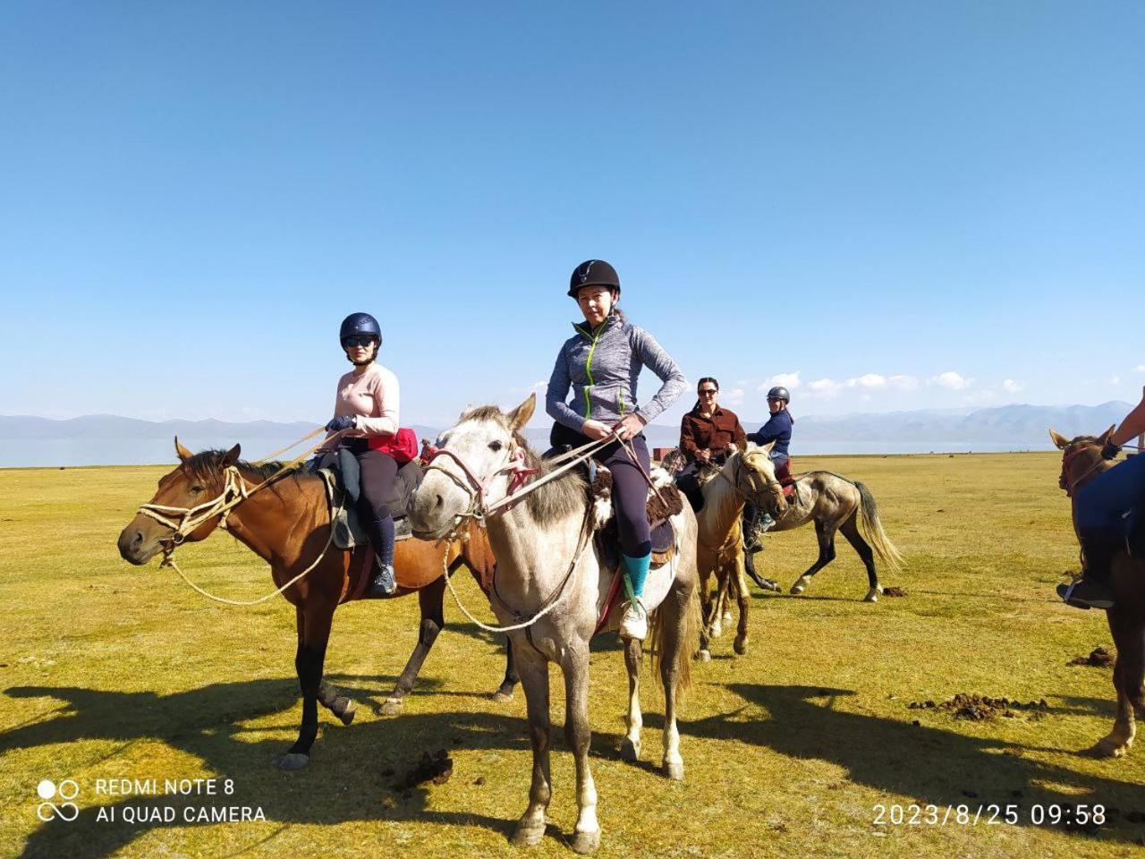 Отель Zalkar Yurt Camp Song-Kul Экстерьер фото