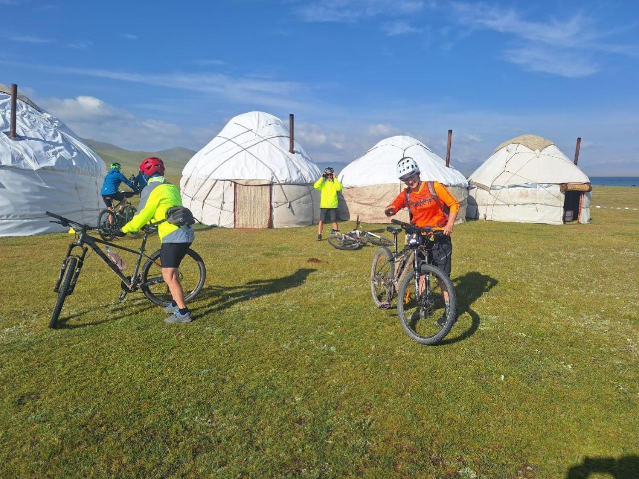 Отель Zalkar Yurt Camp Song-Kul Экстерьер фото