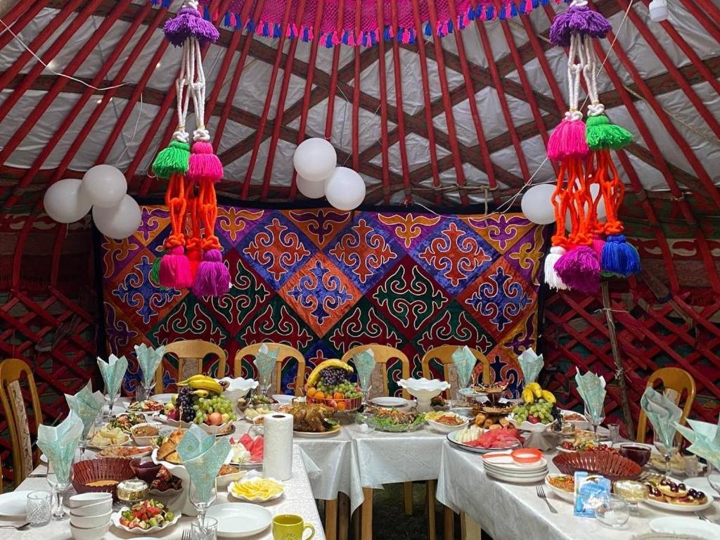 Отель Zalkar Yurt Camp Song-Kul Экстерьер фото