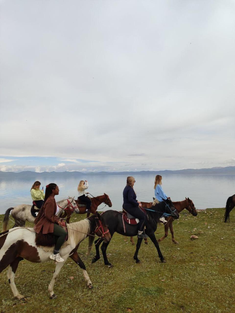 Отель Zalkar Yurt Camp Song-Kul Экстерьер фото