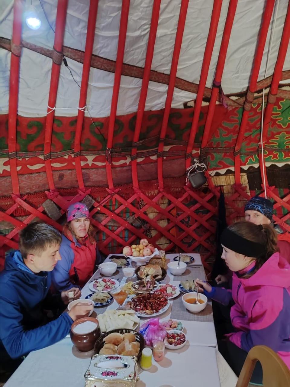 Отель Zalkar Yurt Camp Song-Kul Экстерьер фото